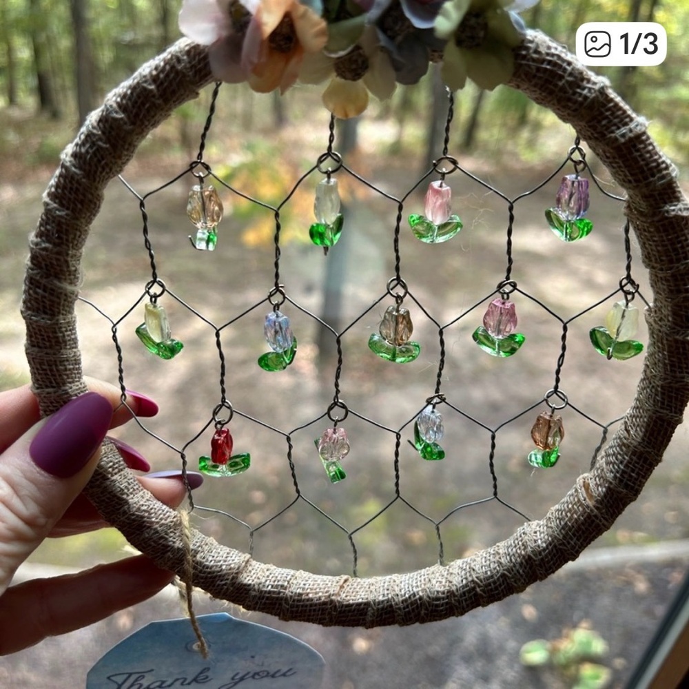 NWT Handmade Farmhouse Decor Suncatcher Tulips Chicken Wire Glass Rustic Window